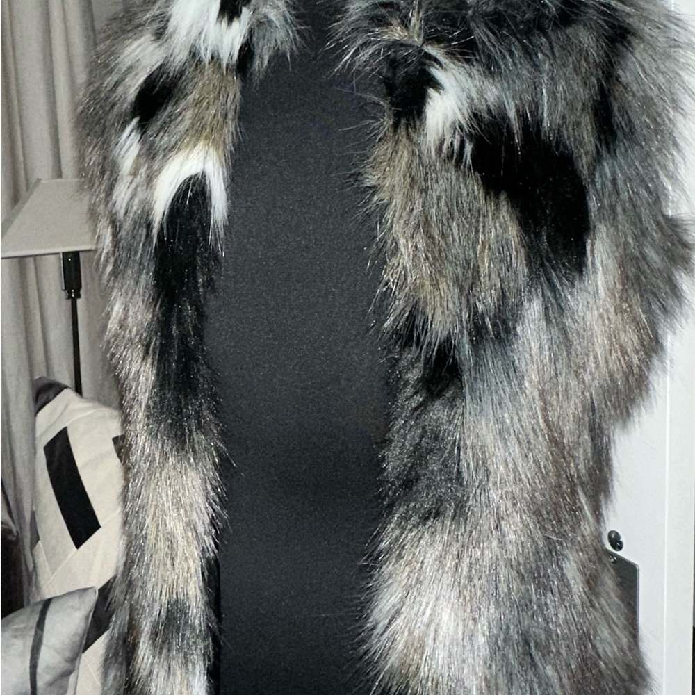 ✨NWT WHITE HOUSE BLACK MARKET black white brown patchwork faux fur vest Size XS - Picture 6 of 11